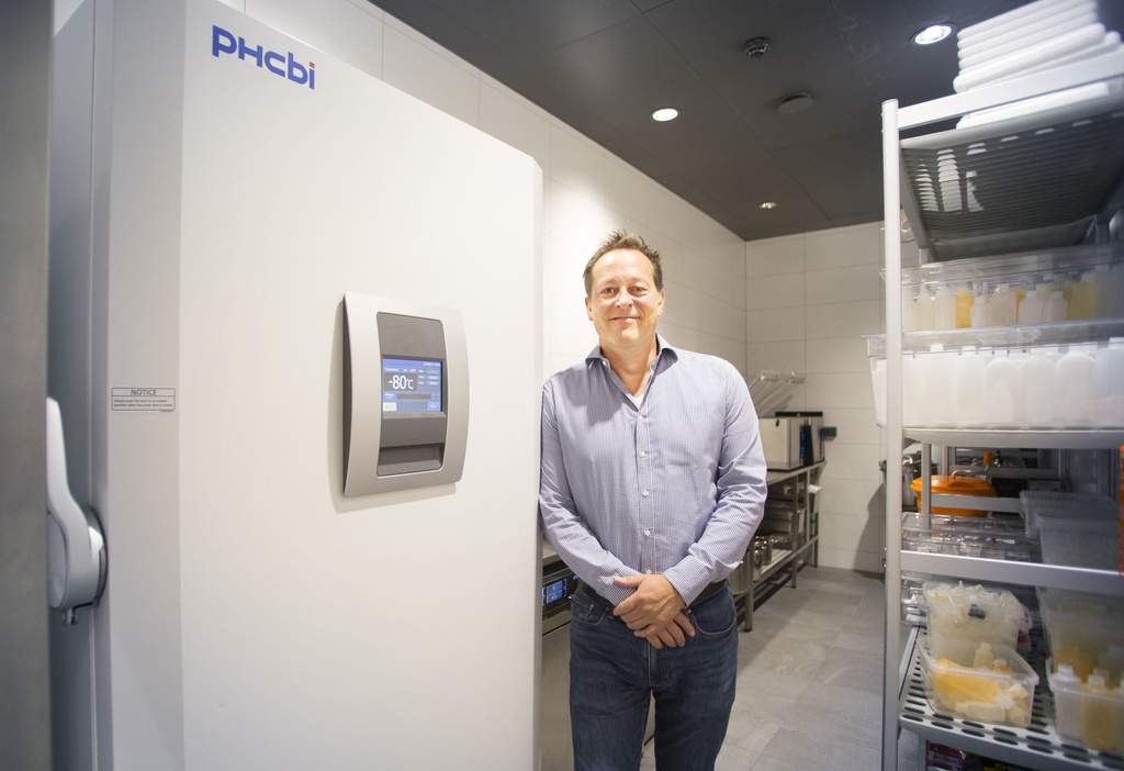 PHCbi MDF-DU702VH freezer.jpg