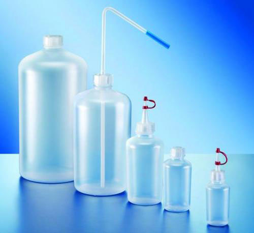 Square-shouldered bottles, ser ies 302, Capacity 1